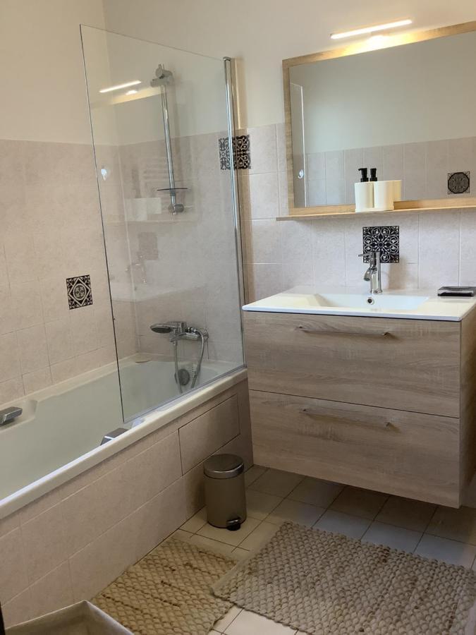 Gite Milin A Sizun Hebergement Confortable Pour 7 Pers Luaran gambar